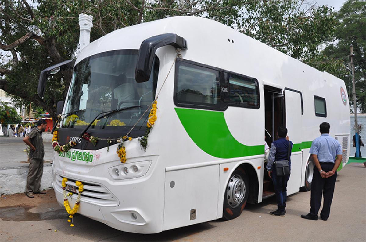 Pooja performed to KCR’s new bus at Yadadri